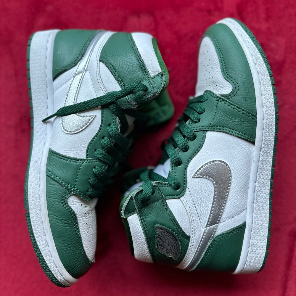 Jordan 1 Retro High OG
Gorge Green